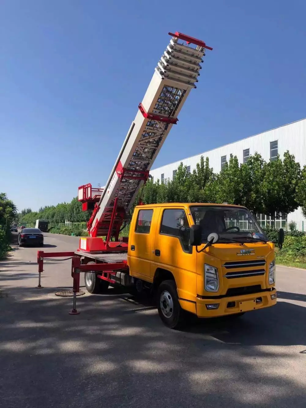 下谷坪土家族乡附近的云梯车出租服务：轻松解决高空作业需求