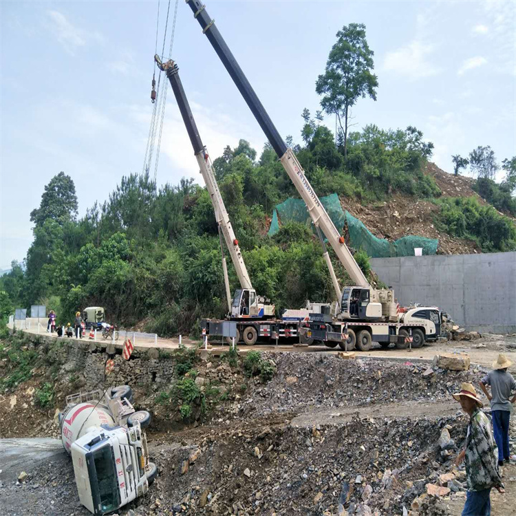 下谷坪土家族乡汽车掉沟里叫吊车救援要多少钱